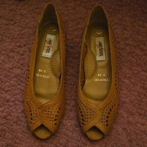 Women's Brown Peep-Toe Heels